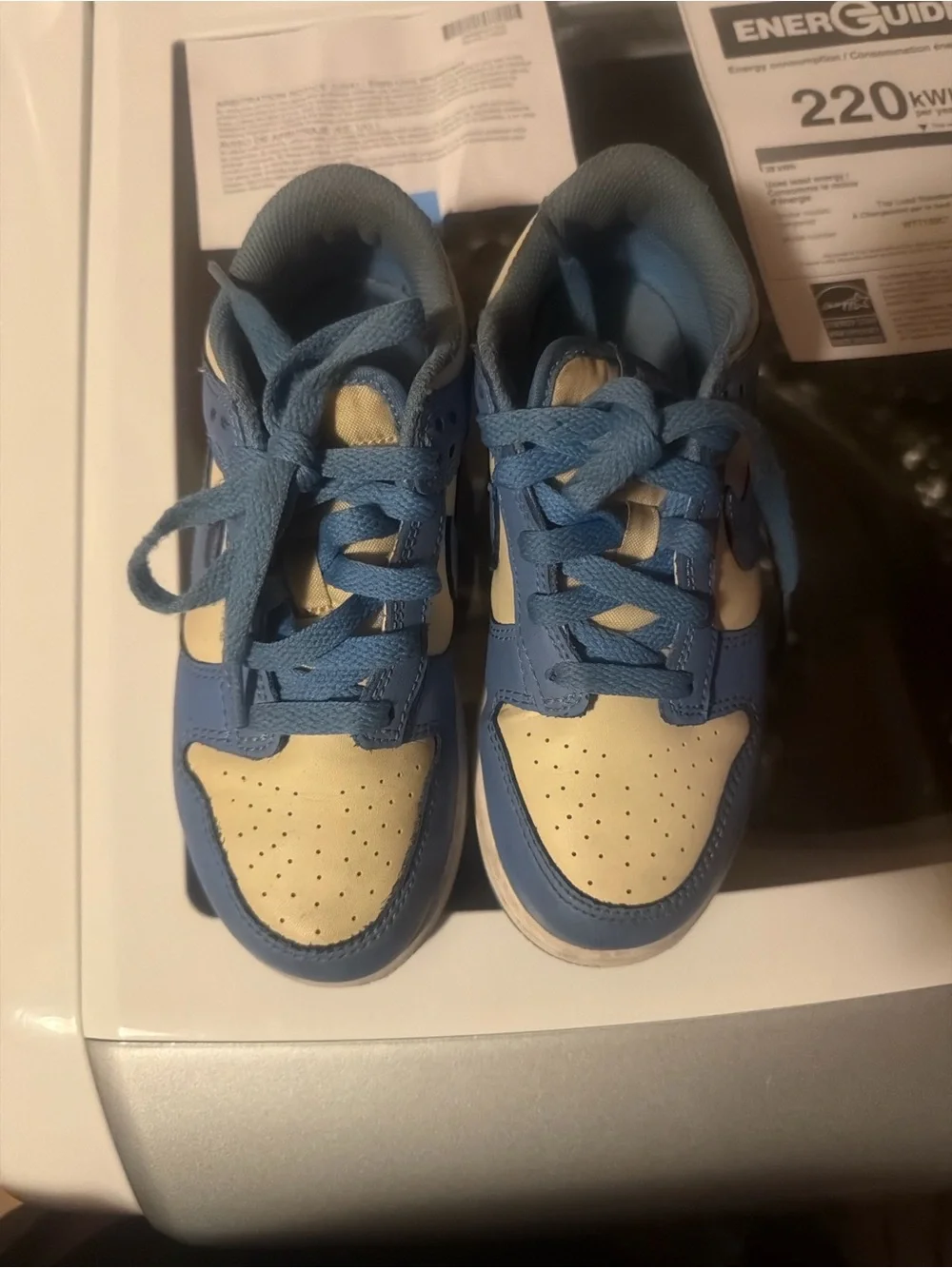 Nike Kids Low-Top Sneakers in Hot Pink, Blue, and Pastel Cream Mix